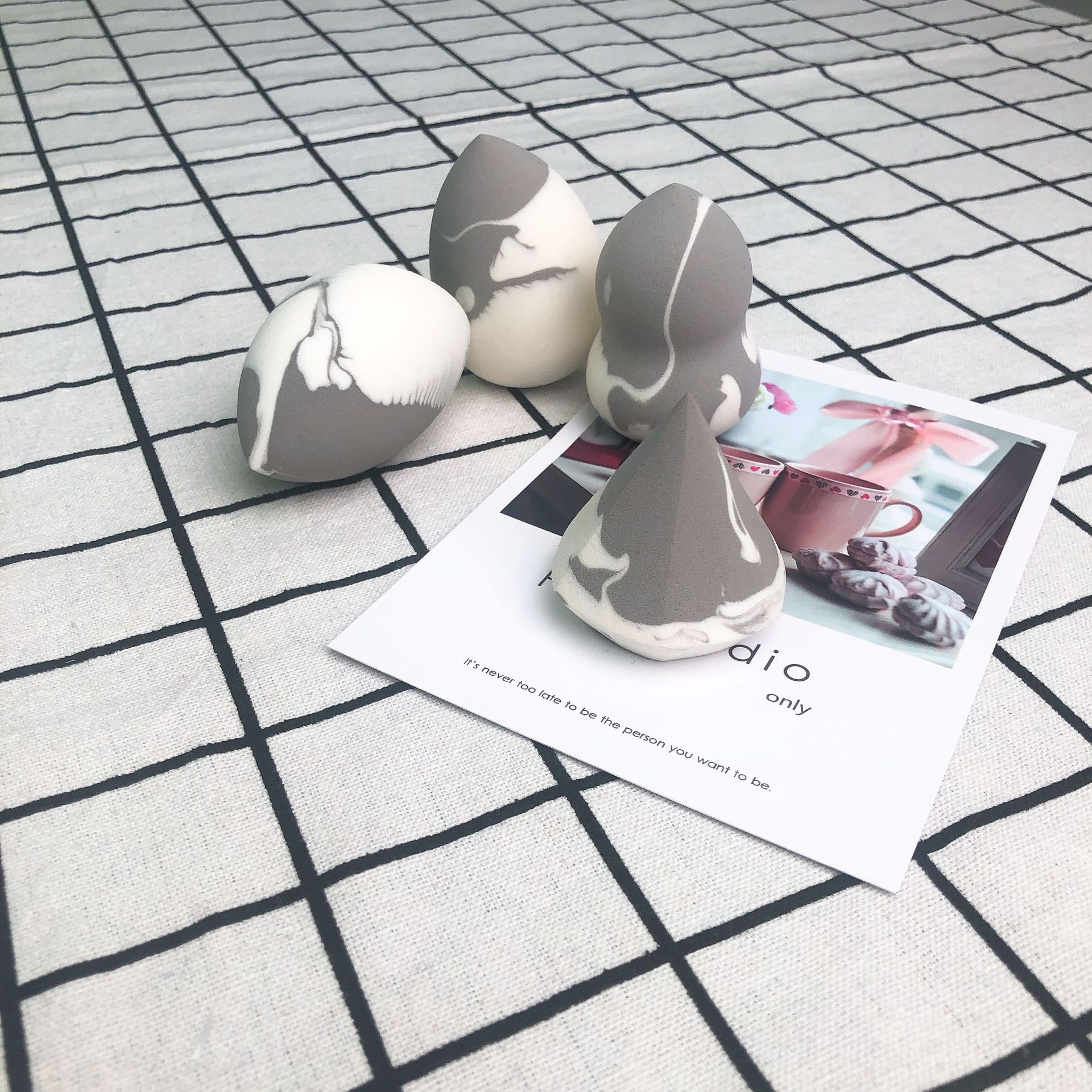 混色灰粉扑3