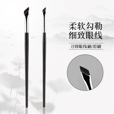 镰刀眼线刷扁平斜角刀锋眼线刷眼脸下至卧蚕刷眉刷眼部化妆刷便携图2
