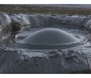 可以美容养颜的泥火山，难怪这么多人都喜欢去那泡澡。